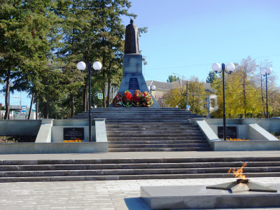 Памятник на центральной братской могиле.